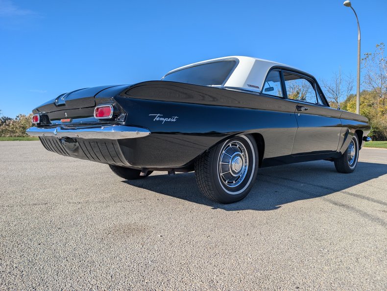 Pontiac-Tempest-1962-Black-Black-33