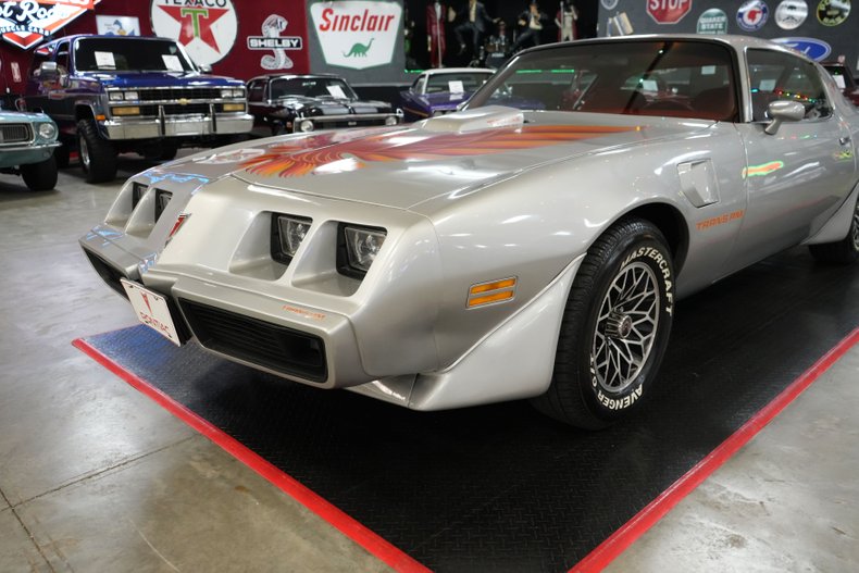 Pontiac-Trans-am-1979-Silver-Red-29