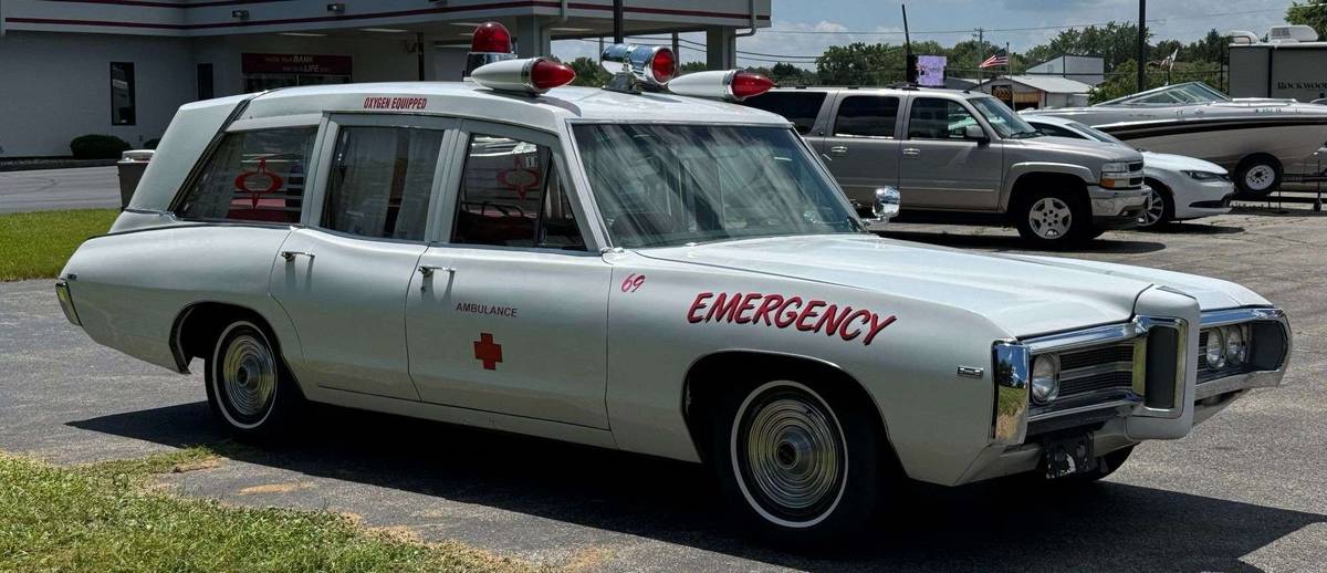 Pontiac-bonneville-1967-white-10