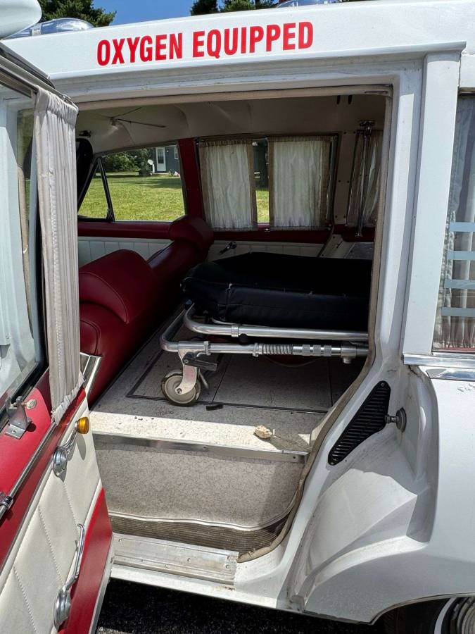 Pontiac-bonneville-1967-white-3