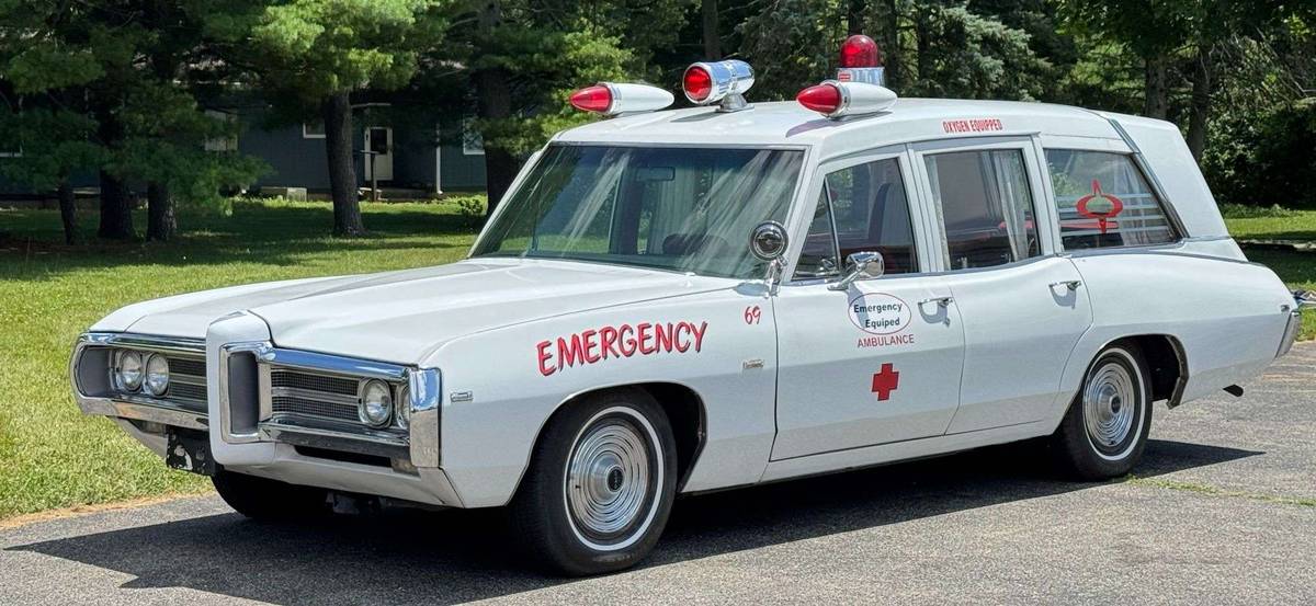 Pontiac-bonneville-1967-white-4