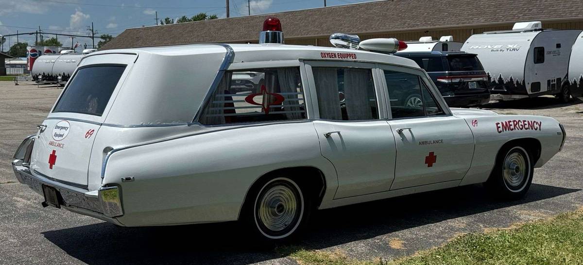 Pontiac-bonneville-1967-white-7