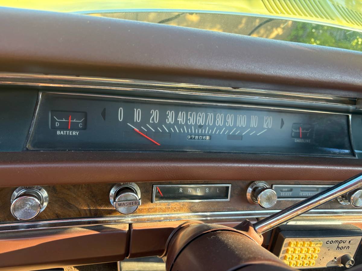 Pontiac-bonneville-contvertible-1968-yellow-4