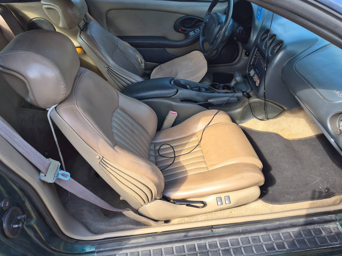 Pontiac-firebird-trans-am-1996-green