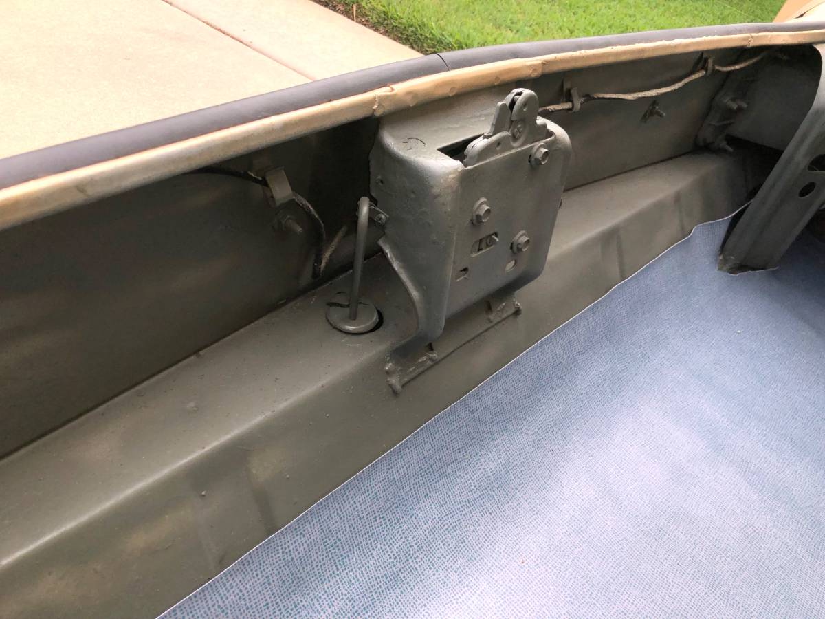 Pontiac-grand-prix-1966-3