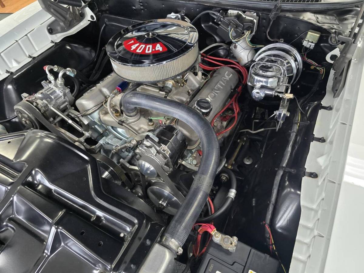 Pontiac-gto-1970-white-10