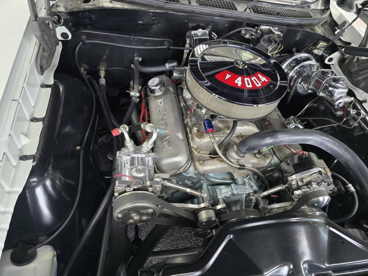 Pontiac-gto-1970-white-3