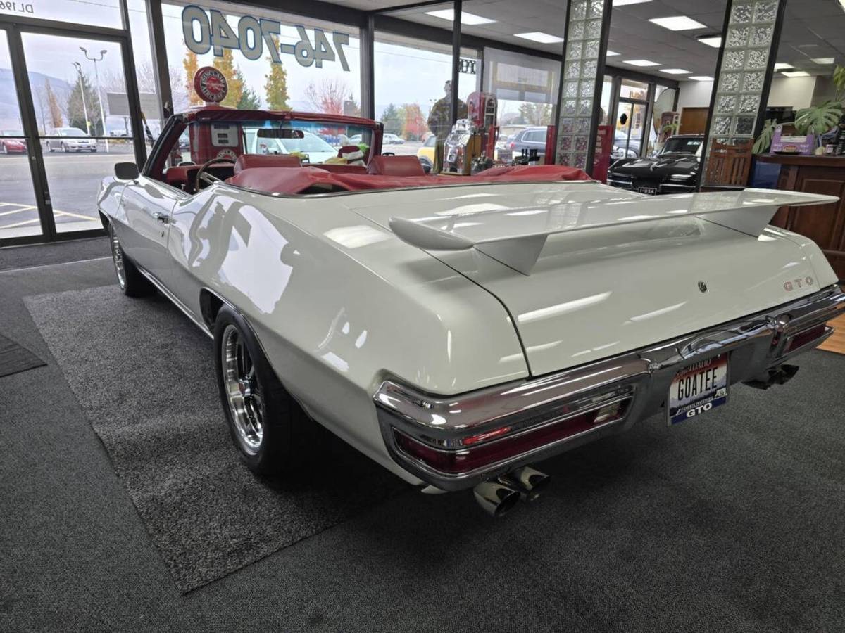 Pontiac-gto-1970-white