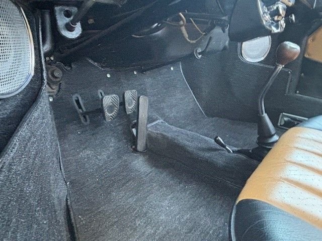 Porsche-356c-1965-Black-Black-and-Tan-17