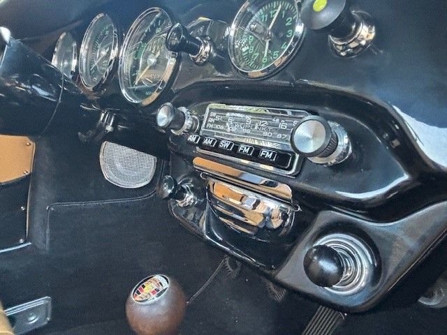 Porsche-356c-1965-Black-Black-and-Tan-20