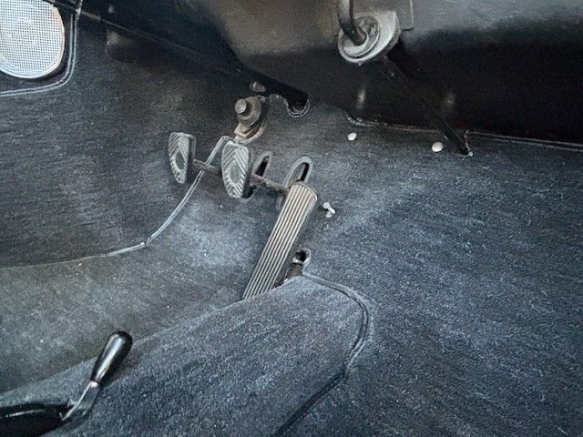 Porsche-356c-1965-Black-Black-and-Tan-21