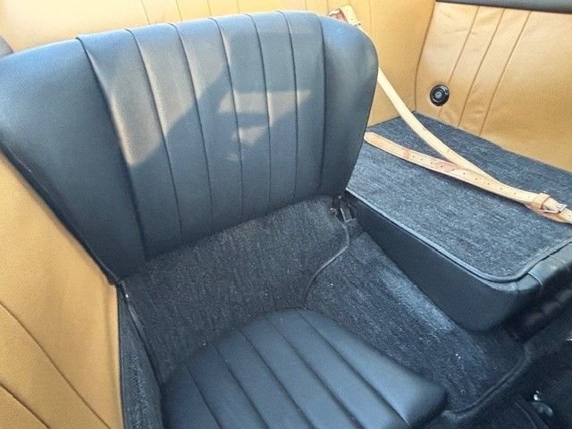 Porsche-356c-1965-Black-Black-and-Tan-23