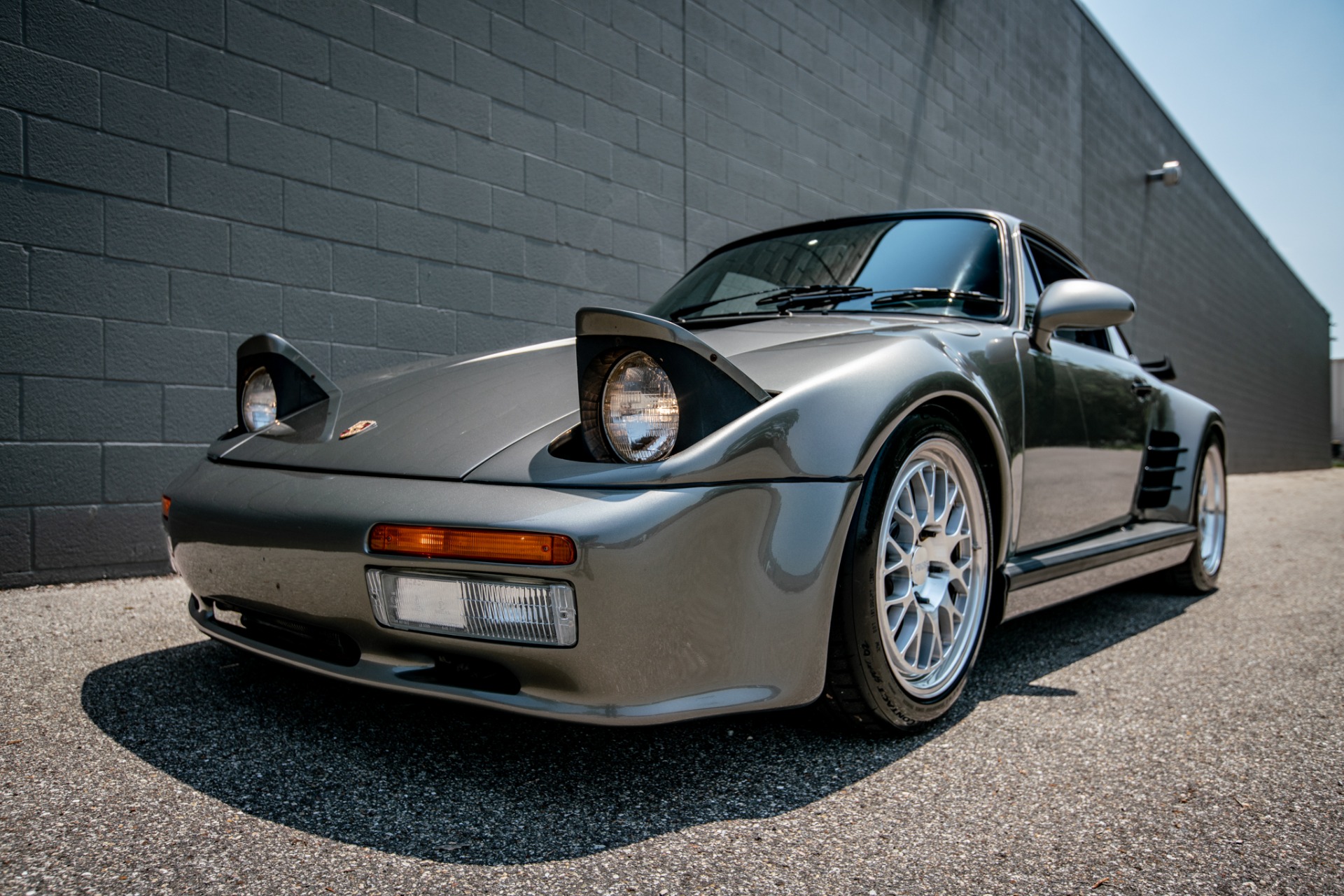 Porsche-911-1983-Gray-Brown-17