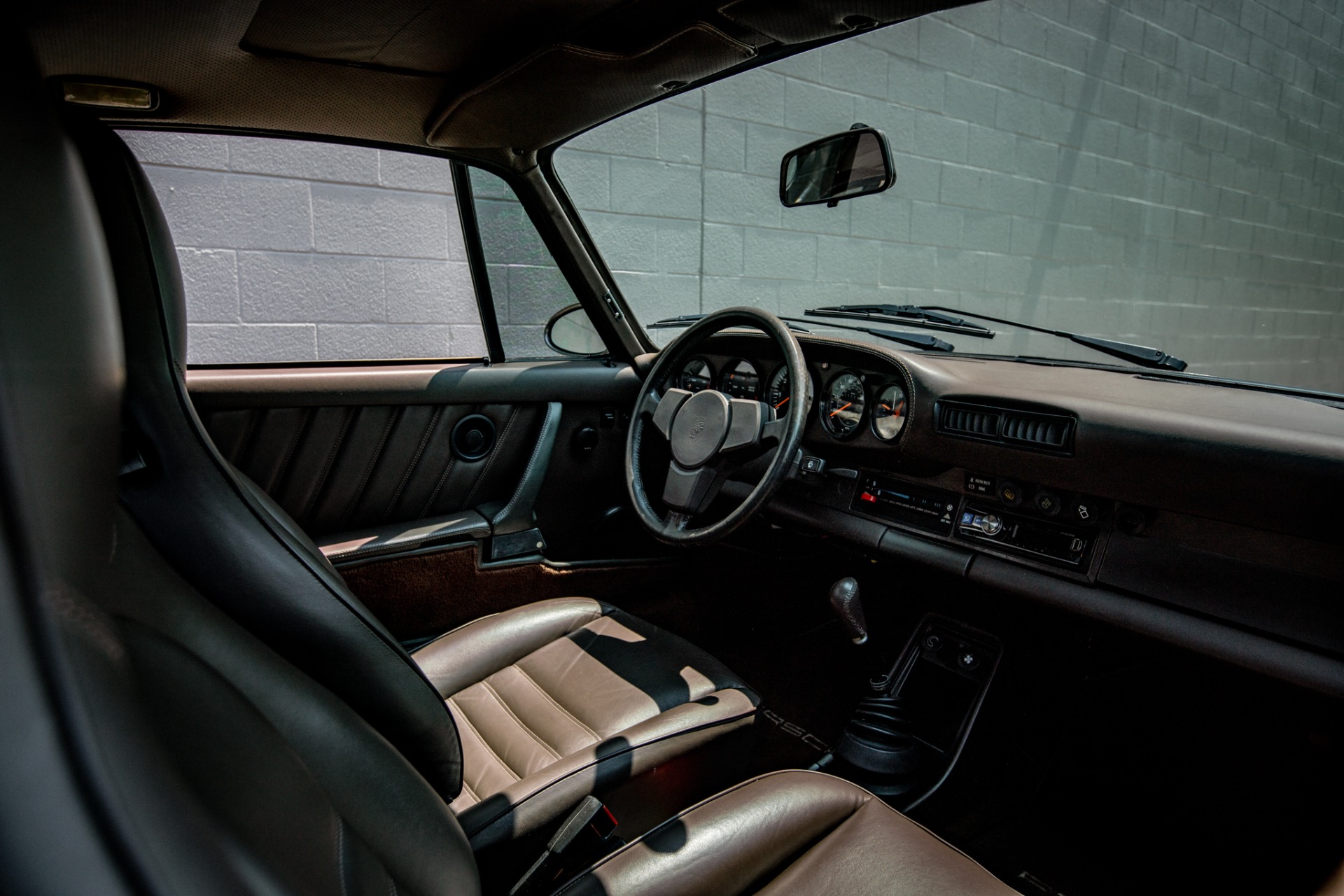 Porsche-911-1983-Gray-Brown-46