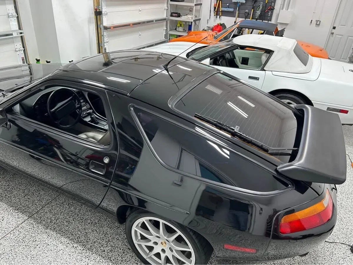 Porsche-928-1989-Black-Grey-1