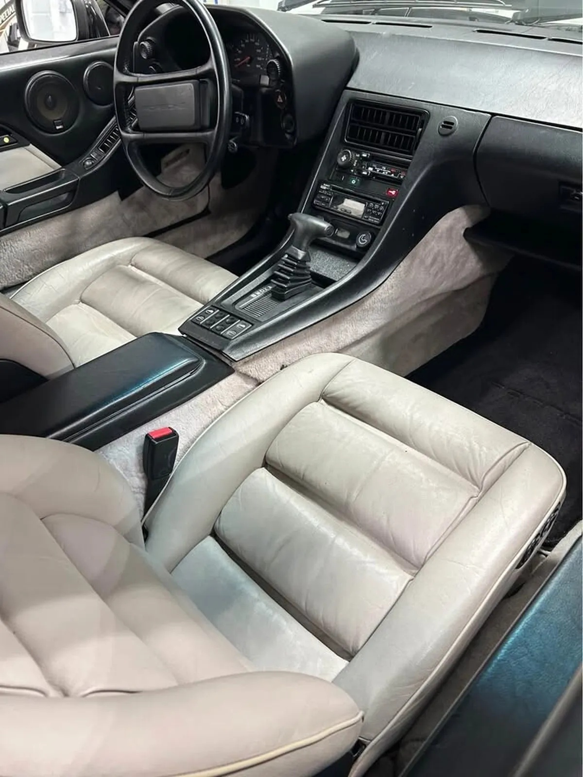 Porsche-928-1989-Black-Grey-2