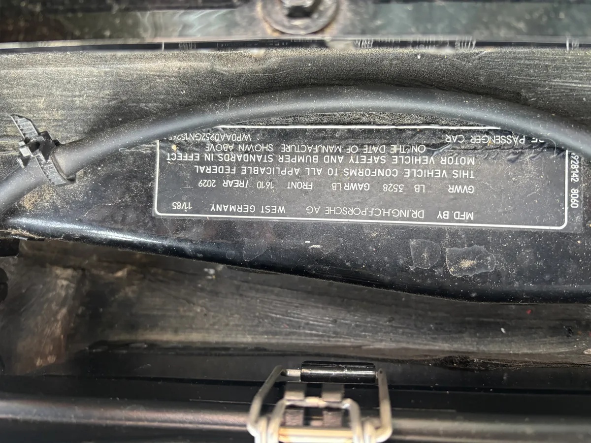 Porsche-944-1986-Black-Dark-Burgundy-9