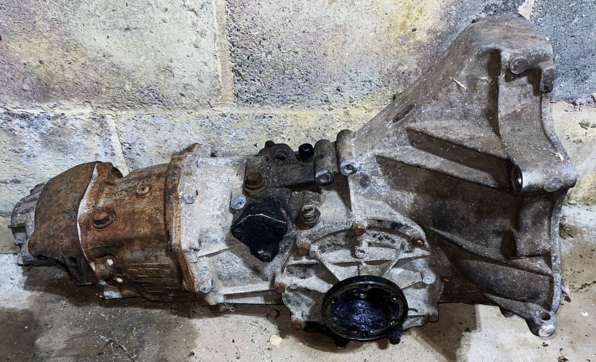 Porsche-944-1986-white-20