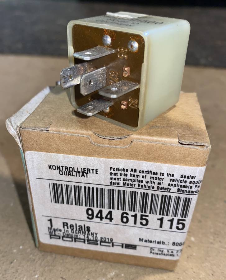 Porsche-944-1986-white-6