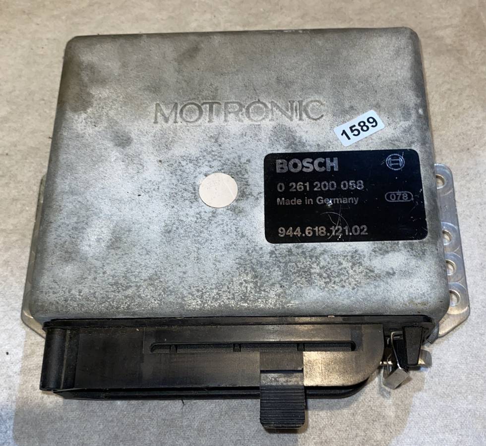 Porsche-944-1986-white-7