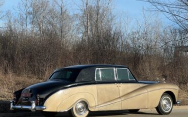 Rolls-royce-Phantom-v-1960-Black-over-beige-Tan-1