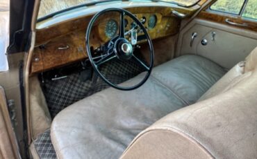 Rolls-royce-Phantom-v-1960-Black-over-beige-Tan-3