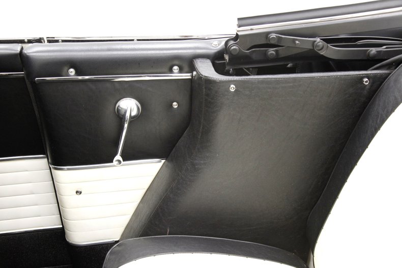 Studebaker-Other-1962-White-Black-ampamp-White-44