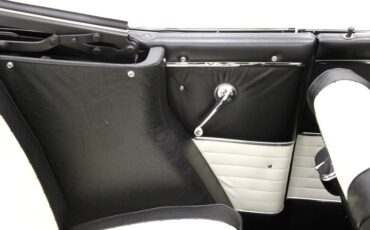 Studebaker-Other-1962-White-Black-ampamp-White-45