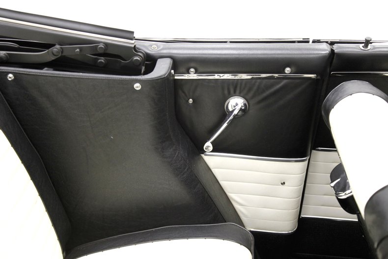 Studebaker-Other-1962-White-Black-ampamp-White-45