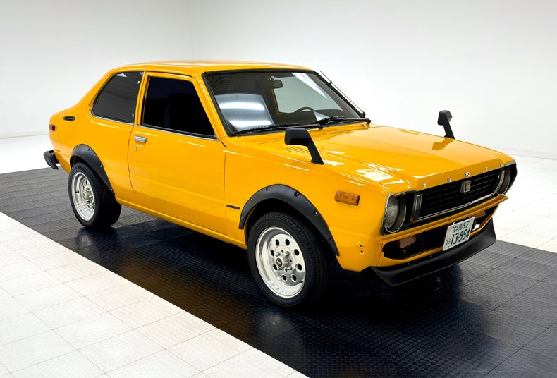 Toyota-Corolla-1978-Chrome-Yellow-Black-12