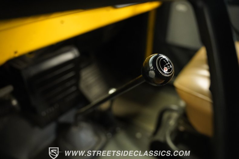 Toyota-Fj-cruiser-1970-Yellow-Tan-11