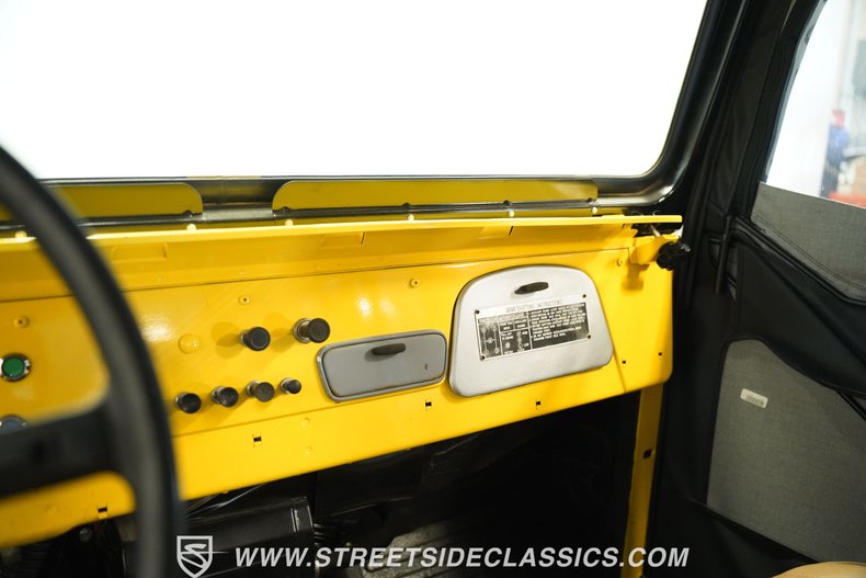 Toyota-Fj-cruiser-1970-Yellow-Tan-13