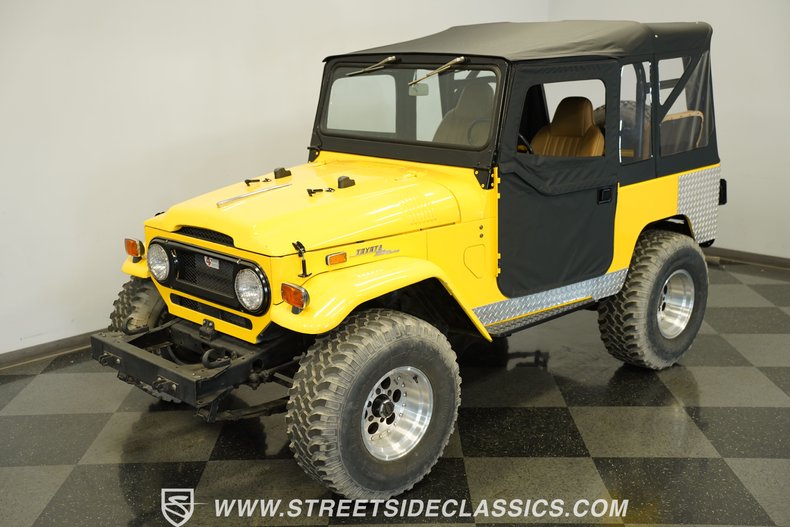Toyota-Fj-cruiser-1970-Yellow-Tan-16