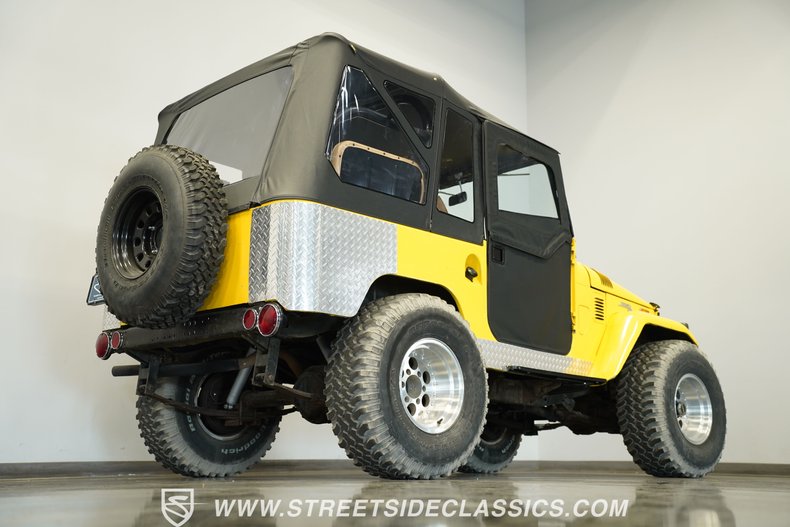 Toyota-Fj-cruiser-1970-Yellow-Tan-2