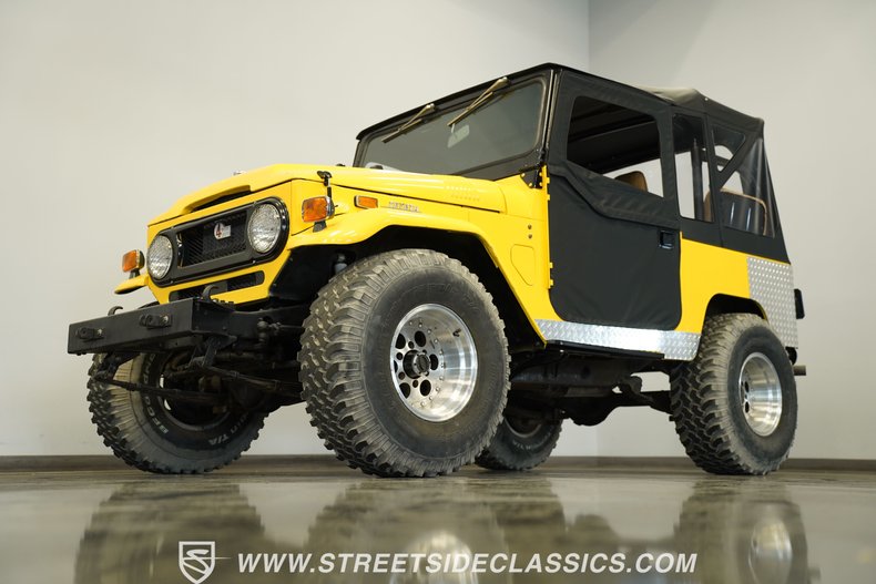 Toyota-Fj-cruiser-1970-Yellow-Tan-21