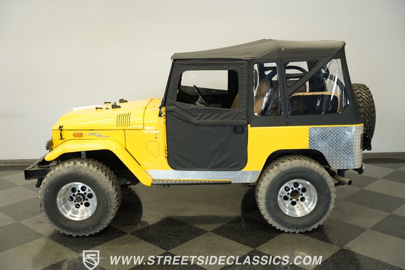 Toyota-Fj-cruiser-1970-Yellow-Tan-23