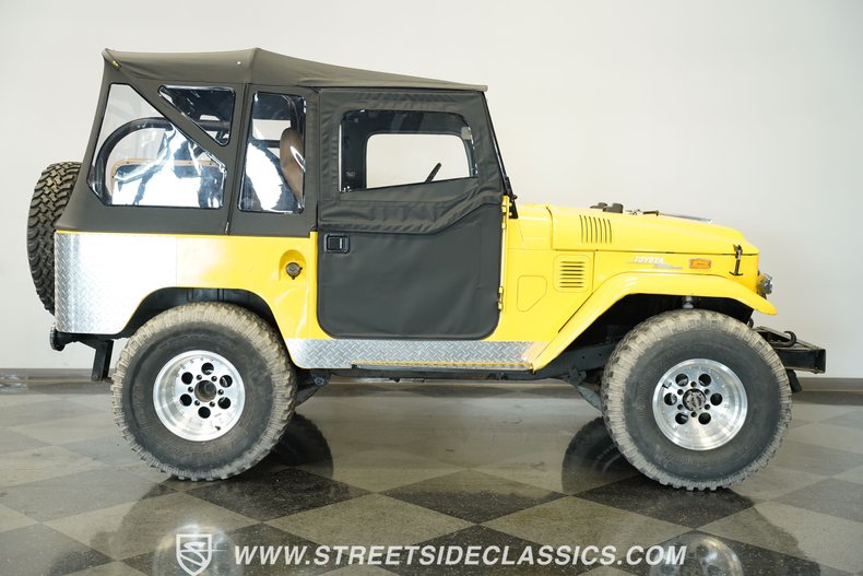 Toyota-Fj-cruiser-1970-Yellow-Tan-28