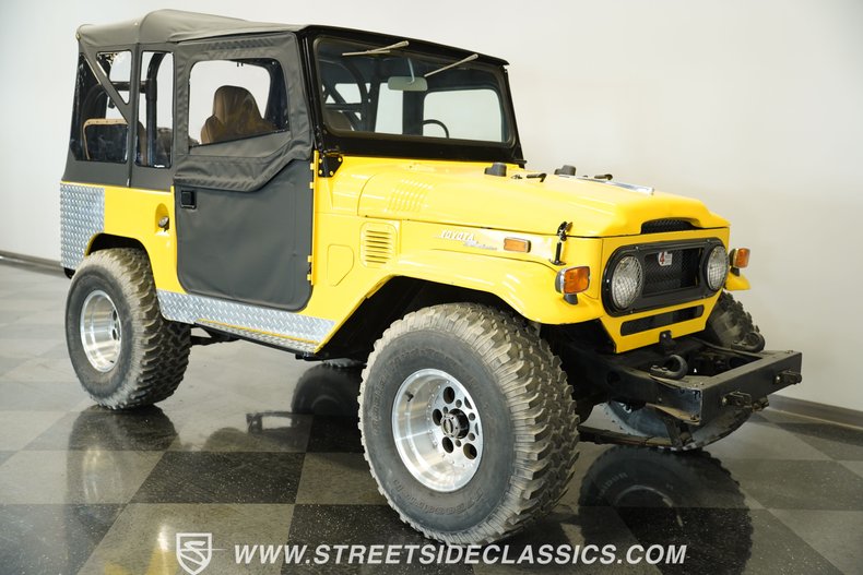 Toyota-Fj-cruiser-1970-Yellow-Tan-29