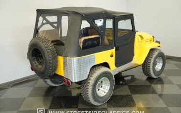Toyota-Fj-cruiser-1970-Yellow-Tan-3