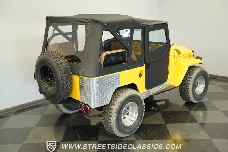 Toyota-Fj-cruiser-1970-Yellow-Tan-3