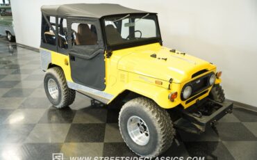 Toyota-Fj-cruiser-1970-Yellow-Tan-30