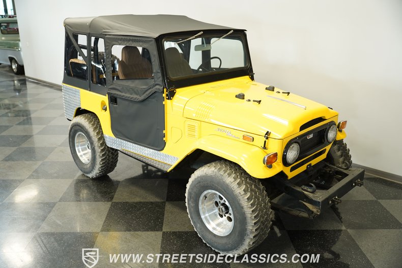 Toyota-Fj-cruiser-1970-Yellow-Tan-30