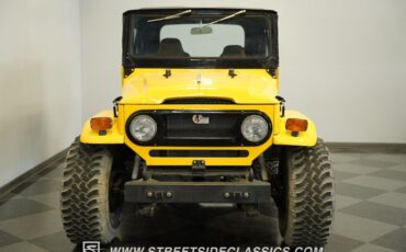 Toyota-Fj-cruiser-1970-Yellow-Tan-31
