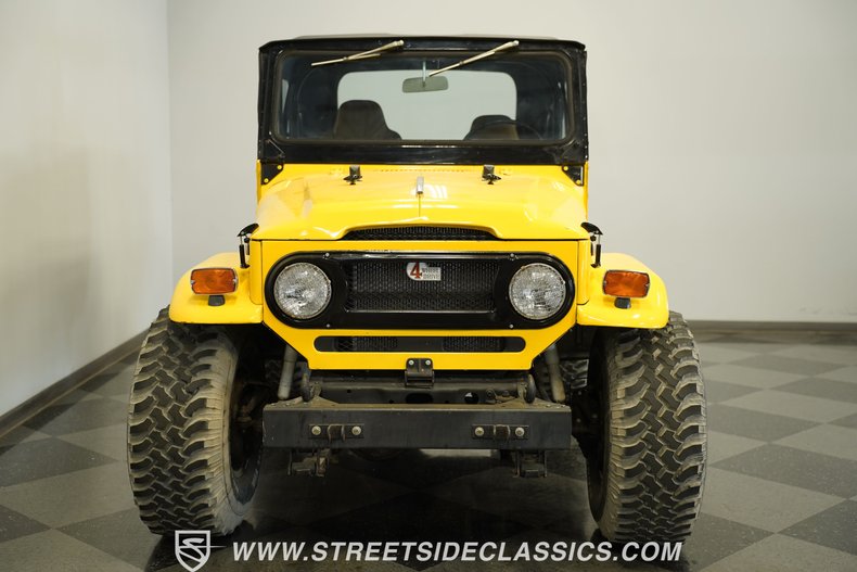 Toyota-Fj-cruiser-1970-Yellow-Tan-31