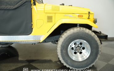 Toyota-Fj-cruiser-1970-Yellow-Tan-35