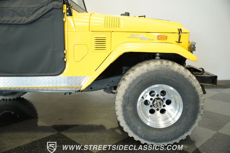 Toyota-Fj-cruiser-1970-Yellow-Tan-35