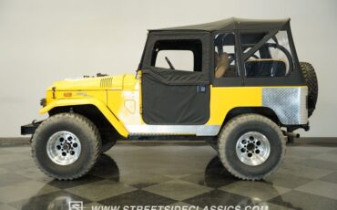 Toyota-Fj-cruiser-1970-Yellow-Tan