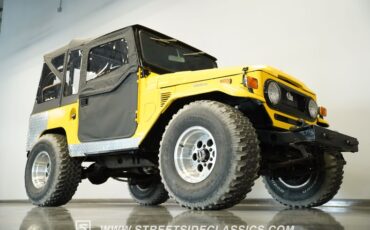 Toyota-Fj-cruiser-1970-Yellow-Tan-4