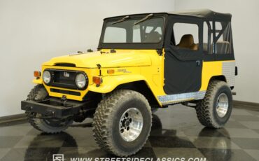 Toyota-Fj-cruiser-1970-Yellow-Tan-40