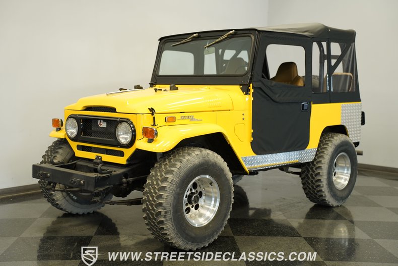 Toyota-Fj-cruiser-1970-Yellow-Tan-40